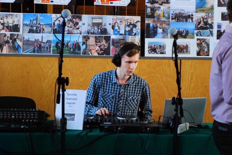 Około 2400 uczniów z Rudy Śląskiej niebawem wybierze dalszy kierunek To ponad dwa razy więcej osób niż w ubiegłym roku. Chodzi o uczniów z ostatniego rocznika gimnazjum oraz pierwszych absolwentów klas ósmych. Z myślą o nich zorganizowana została Giełda Szkół Ponadpodstawowych i Ponadgimnazjalnych.