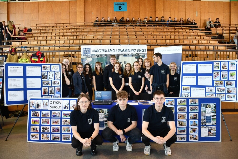 Tegoroczna Giełda Szkół Ponadpodstawowych w Rudzie Śląskiej przyciągnęła wielu absolwentów szkół podstawowych, którzy mają okazję zapoznać się z ofertami edukacyjnymi miasta. 

fot. Jacek Knapik