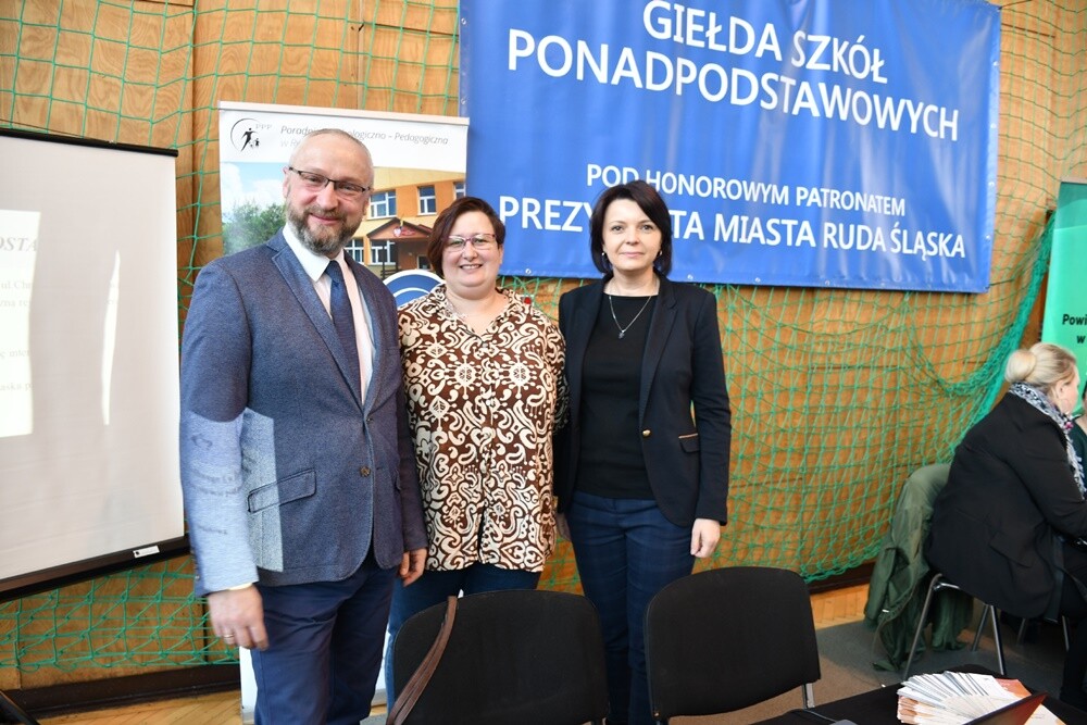 Tegoroczna Giełda Szkół Ponadpodstawowych w Rudzie Śląskiej przyciągnęła wielu absolwentów szkół podstawowych, którzy mają okazję zapoznać się z ofertami edukacyjnymi miasta. 

fot. Jacek Knapik