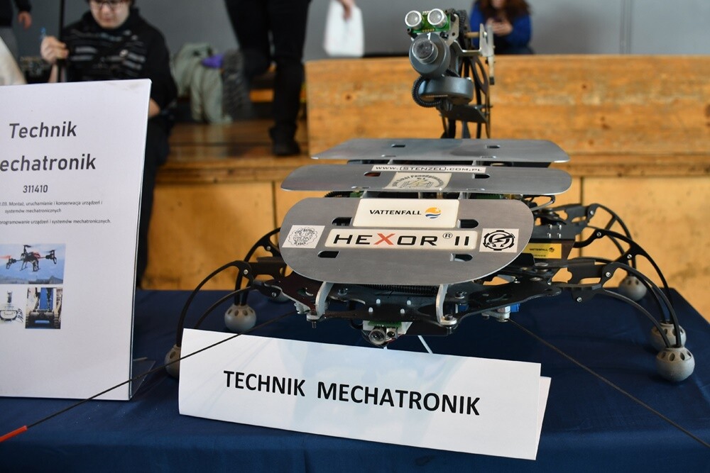 Tegoroczna Giełda Szkół Ponadpodstawowych w Rudzie Śląskiej przyciągnęła wielu absolwentów szkół podstawowych, którzy mają okazję zapoznać się z ofertami edukacyjnymi miasta. 

fot. Jacek Knapik