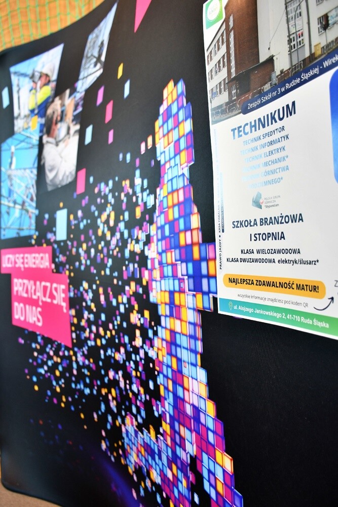 Tegoroczna Giełda Szkół Ponadpodstawowych w Rudzie Śląskiej przyciągnęła wielu absolwentów szkół podstawowych, którzy mają okazję zapoznać się z ofertami edukacyjnymi miasta. 

fot. Jacek Knapik