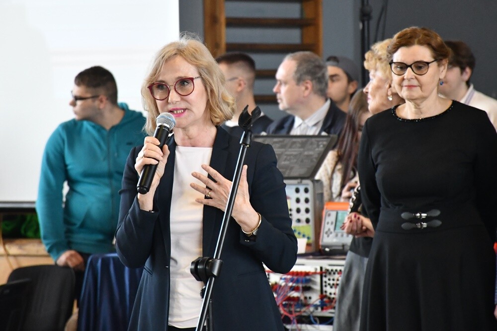 Tegoroczna Giełda Szkół Ponadpodstawowych w Rudzie Śląskiej przyciągnęła wielu absolwentów szkół podstawowych, którzy mają okazję zapoznać się z ofertami edukacyjnymi miasta. 

fot. Jacek Knapik