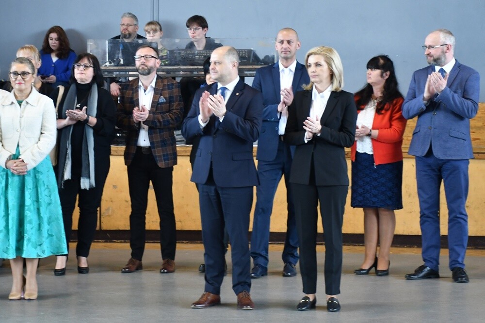 Tegoroczna Giełda Szkół Ponadpodstawowych w Rudzie Śląskiej przyciągnęła wielu absolwentów szkół podstawowych, którzy mają okazję zapoznać się z ofertami edukacyjnymi miasta. 

fot. Jacek Knapik