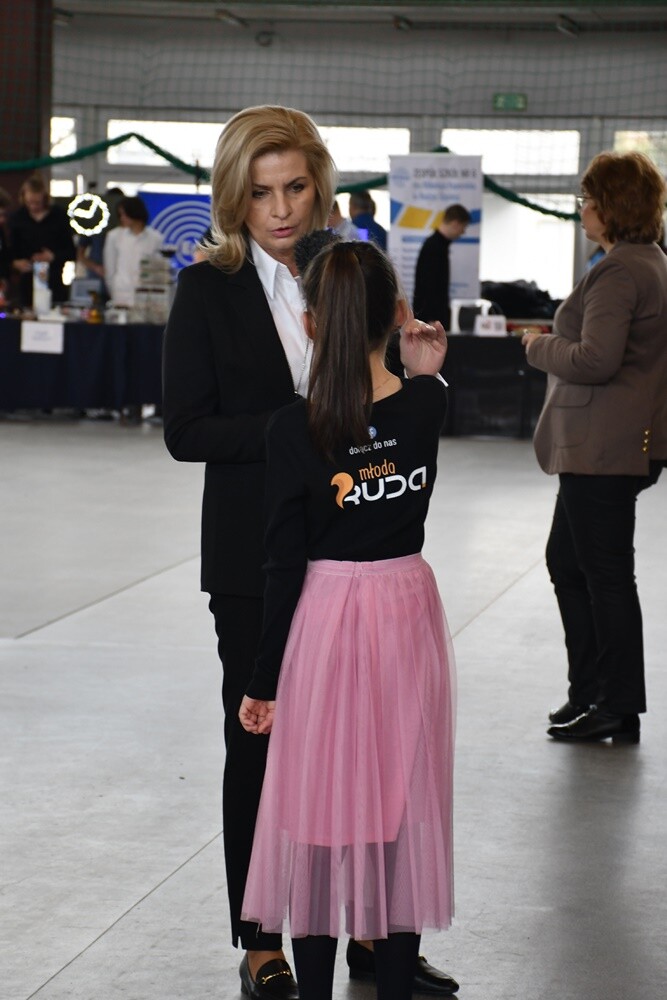 Tegoroczna Giełda Szkół Ponadpodstawowych w Rudzie Śląskiej przyciągnęła wielu absolwentów szkół podstawowych, którzy mają okazję zapoznać się z ofertami edukacyjnymi miasta. 

fot. Jacek Knapik