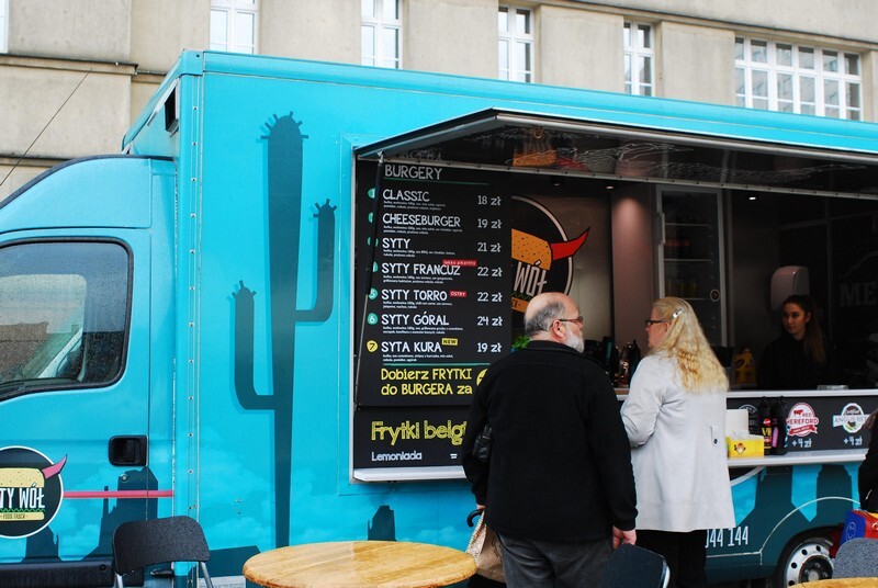Gryfno Inwazja FoodTrucków: Miłośnicy błyskawicznie przyrządzanego jedzenia od piątku, 5 kwietnia, aż do niedzieli, 7 kwietnia, mogą próbować rozmaitych potrwa serwowanych z mobilnych kuchni, czyli foodtrucków.