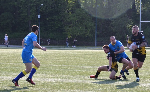 W trzeciej kolejce rozgrywek pierwszej ligi rugby rudzkie Gryfy podejmowały na Burloch Arenie zespół Arki Rumia.