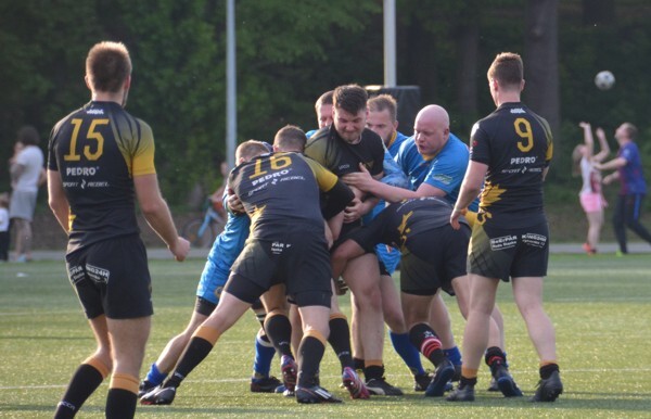 W trzeciej kolejce rozgrywek pierwszej ligi rugby rudzkie Gryfy podejmowały na Burloch Arenie zespół Arki Rumia.