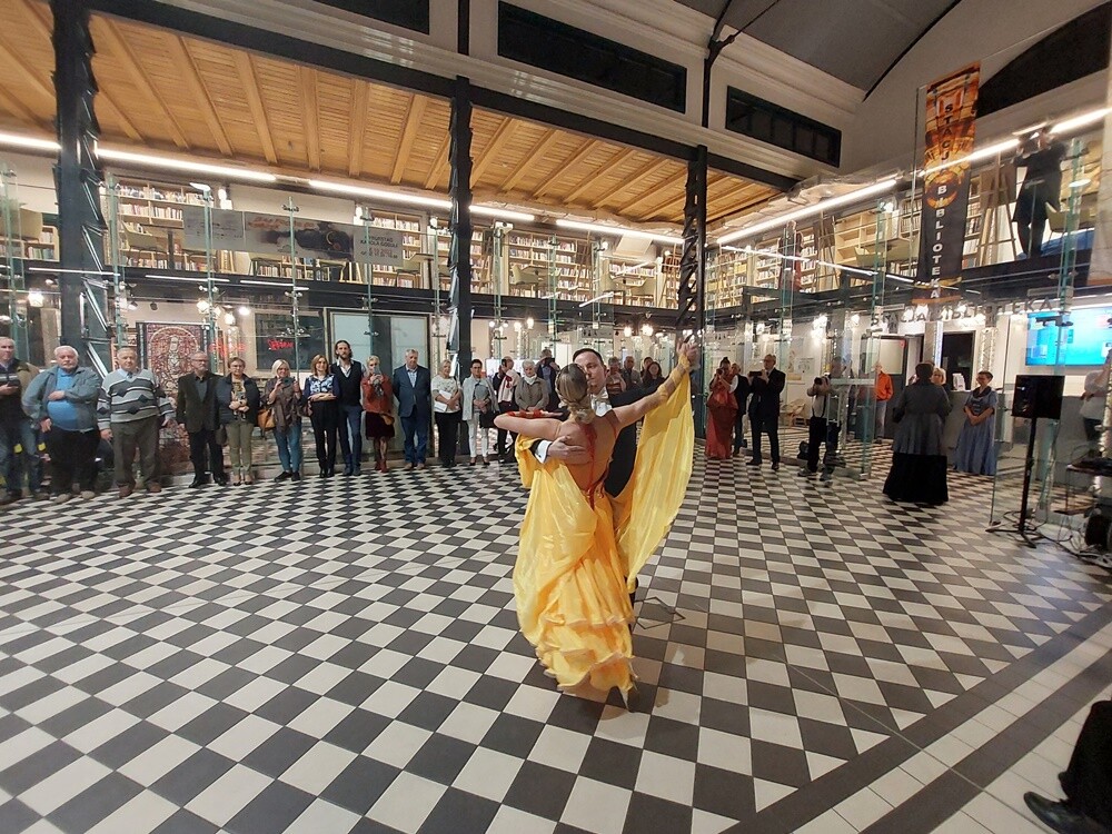 Karol Godula z pewnością byłby mile zaskoczony przyjęciem jakie przygotowała na jego cześć Stacja Biblioteka oraz gośćmi, którzy licznie przybyli na jego gyburstag. Było to ostatnie wydarzenie w ramach tegorocznego Festu Literackiego "Kakauszale".

fot. UM Ruda Śląska
