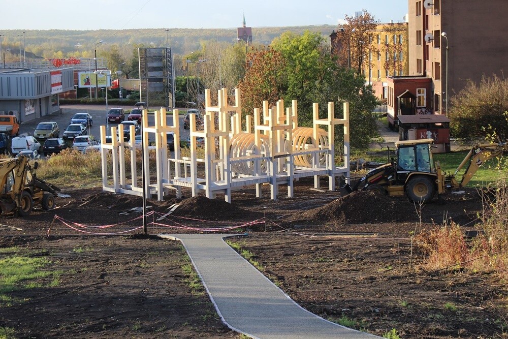 Trwa zagospodarowywanie hałdy przy ul.1 Maja na miejsce rekreacji. Jak zapowiada prezydent Grażyna Dziedzic prace zakończą się do końca tego roku.