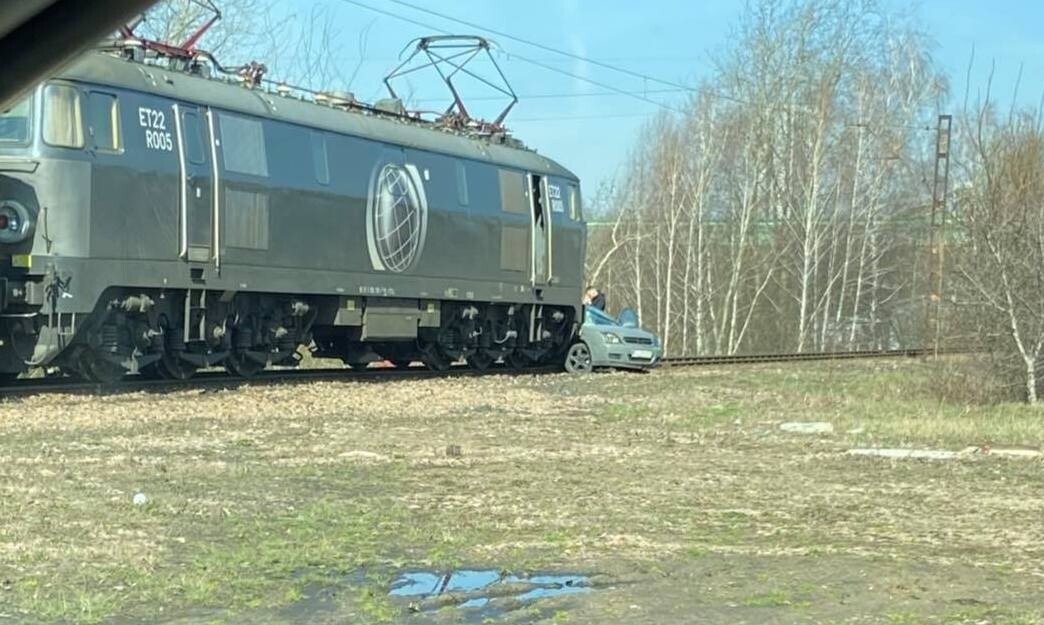 Na niestrzeżonym przejeździe kolejowym w Rudzie Śląskiej- Halembie przy ul. Nowy Świat doszło do niebezpiecznego zdarzenia / fot. Halemba - dzielnica miasta Ruda Śląska