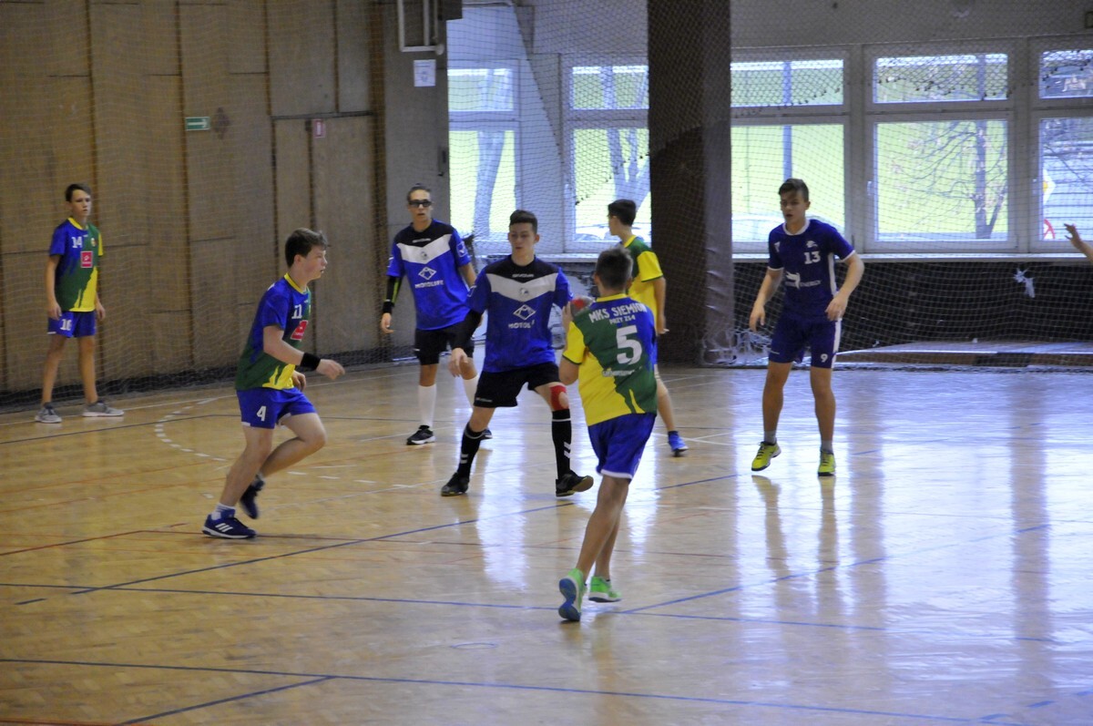 W niedzielę w hali MOSiR przy ul. Kłodnickiej w Rudzie Śląskiej odbył się turniej piłki ręcznej Autumn Handball Cup 2018. W rozgrywkach wzięło udział pięć drużyn: SPR Grunwald Ruda Śląska, MTS Chrzanów, ASPR Zawadzkie, Orzeł Opole oraz Gwardia Opole.