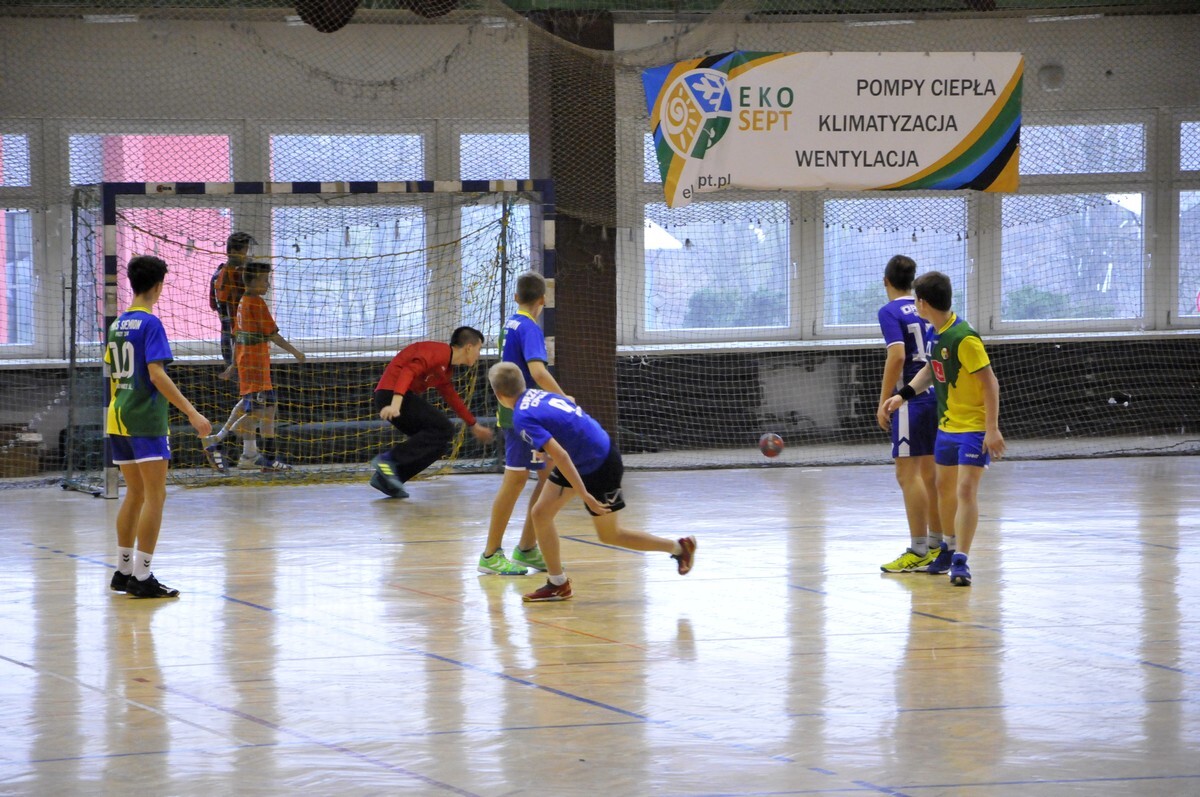 W niedzielę w hali MOSiR przy ul. Kłodnickiej w Rudzie Śląskiej odbył się turniej piłki ręcznej Autumn Handball Cup 2018. W rozgrywkach wzięło udział pięć drużyn: SPR Grunwald Ruda Śląska, MTS Chrzanów, ASPR Zawadzkie, Orzeł Opole oraz Gwardia Opole.