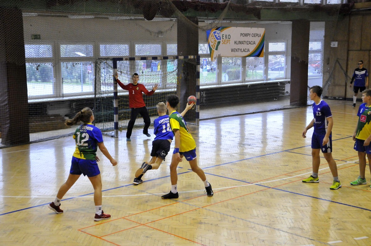 W niedzielę w hali MOSiR przy ul. Kłodnickiej w Rudzie Śląskiej odbył się turniej piłki ręcznej Autumn Handball Cup 2018. W rozgrywkach wzięło udział pięć drużyn: SPR Grunwald Ruda Śląska, MTS Chrzanów, ASPR Zawadzkie, Orzeł Opole oraz Gwardia Opole.