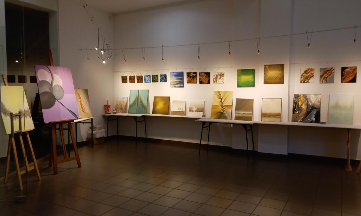 Nowa wystawa w Galerii Fryna to spotkanie z kolorem i emocją / fot. ŚTI