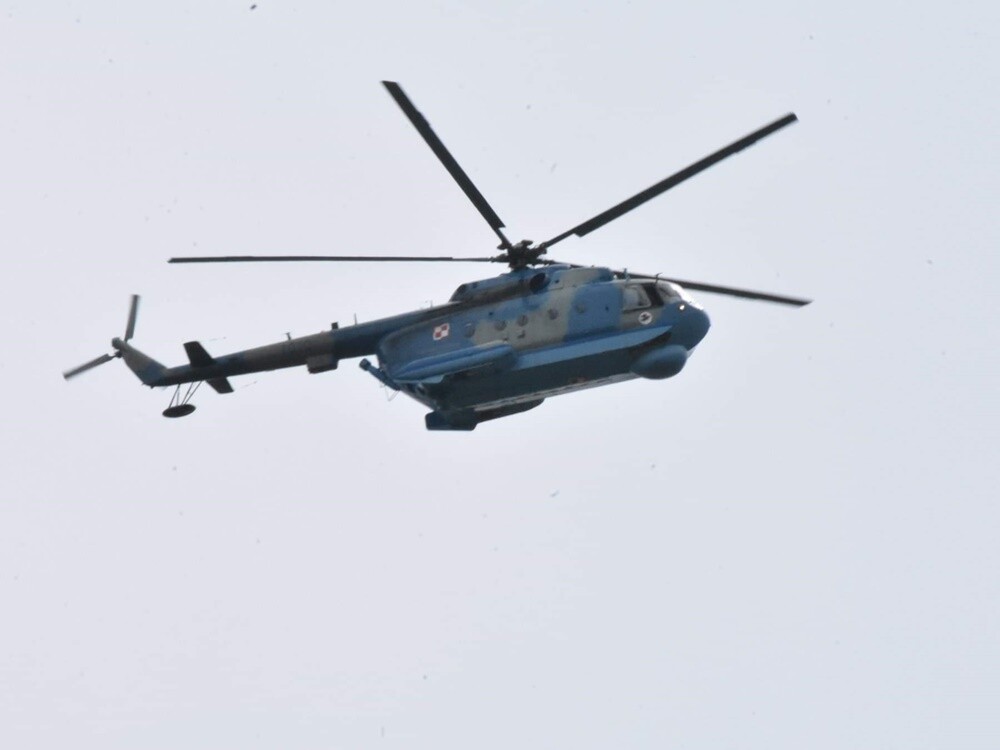 Wśród mieszkańców wiele emocji wzbudził wczoraj widok helikopterów wojskowych i samolotów, które pojawiły się nad Rudą Śląską i pobliskimi miastami. Jak się okazuje sytuacja ta, spowodowana jest próba przed defiladą wojskową w Katowicach "Wierni Polsce". Nad Katowicami widziany był także samolot rządowy w towarzystwie myśliwca F-16.