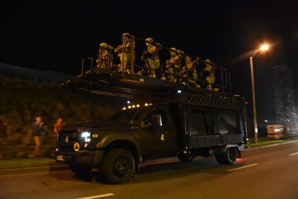 Wśród mieszkańców wiele emocji wzbudził wczoraj widok helikopterów wojskowych i samolotów, które pojawiły się nad Rudą Śląską i pobliskimi miastami. Jak się okazuje sytuacja ta, spowodowana jest próba przed defiladą wojskową w Katowicach "Wierni Polsce". Nad Katowicami widziany był także samolot rządowy w towarzystwie myśliwca F-16.