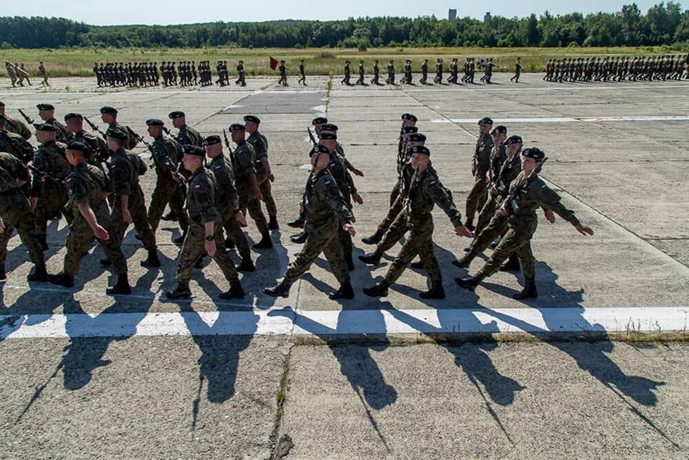 Wśród mieszkańców wiele emocji wzbudził wczoraj widok helikopterów wojskowych i samolotów, które pojawiły się nad Rudą Śląską i pobliskimi miastami. Jak się okazuje sytuacja ta, spowodowana jest próba przed defiladą wojskową w Katowicach "Wierni Polsce". Nad Katowicami widziany był także samolot rządowy w towarzystwie myśliwca F-16.