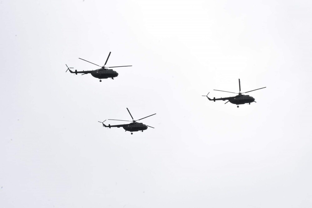 Wśród mieszkańców wiele emocji wzbudził wczoraj widok helikopterów wojskowych i samolotów, które pojawiły się nad Rudą Śląską i pobliskimi miastami. Jak się okazuje sytuacja ta, spowodowana jest próba przed defiladą wojskową w Katowicach "Wierni Polsce". Nad Katowicami widziany był także samolot rządowy w towarzystwie myśliwca F-16.