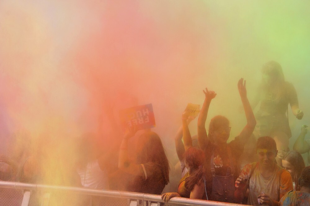 Uwaga! W sobotę w Rudzie Śląskiej zanotowaliśmy olbrzymi wzrost natężenia kolorów, radości i dobrej zabawy! Na otwartych terenach przy ulicy Górnośląskiej odbył się kolejny Holi Festiwal.