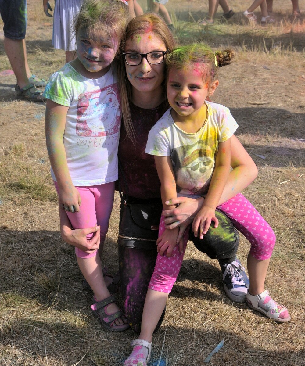 Uwaga! W sobotę w Rudzie Śląskiej zanotowaliśmy olbrzymi wzrost natężenia kolorów, radości i dobrej zabawy! Na otwartych terenach przy ulicy Górnośląskiej odbył się kolejny Holi Festiwal.