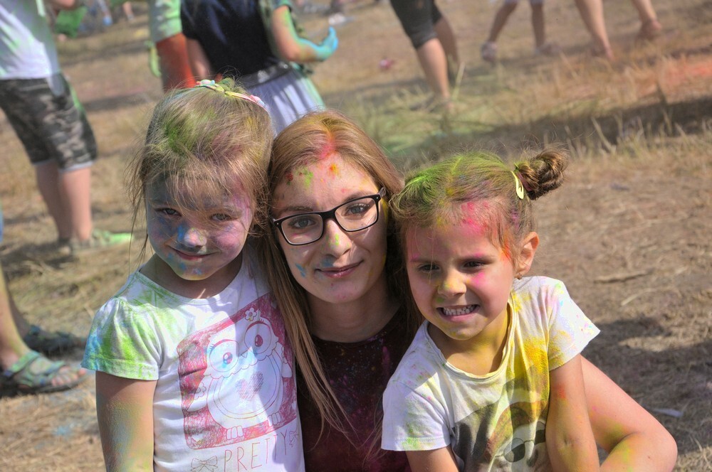 Uwaga! W sobotę w Rudzie Śląskiej zanotowaliśmy olbrzymi wzrost natężenia kolorów, radości i dobrej zabawy! Na otwartych terenach przy ulicy Górnośląskiej odbył się kolejny Holi Festiwal.