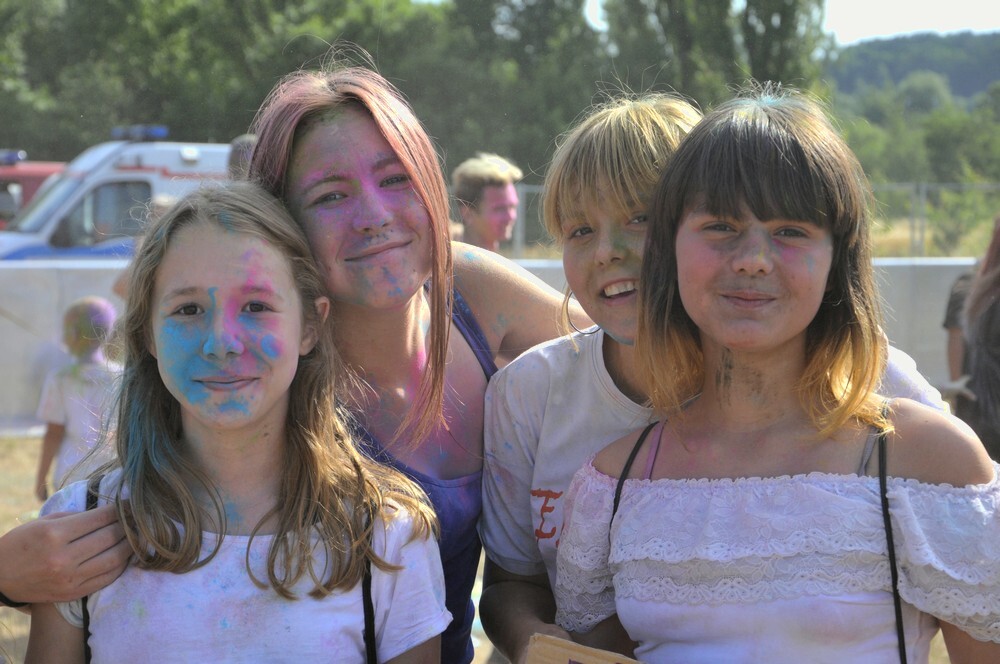 Uwaga! W sobotę w Rudzie Śląskiej zanotowaliśmy olbrzymi wzrost natężenia kolorów, radości i dobrej zabawy! Na otwartych terenach przy ulicy Górnośląskiej odbył się kolejny Holi Festiwal.