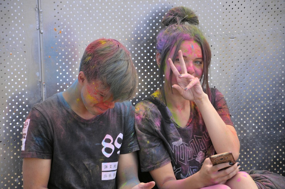 Uwaga! W sobotę w Rudzie Śląskiej zanotowaliśmy olbrzymi wzrost natężenia kolorów, radości i dobrej zabawy! Na otwartych terenach przy ulicy Górnośląskiej odbył się kolejny Holi Festiwal.