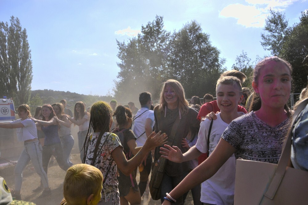 Uwaga! W sobotę w Rudzie Śląskiej zanotowaliśmy olbrzymi wzrost natężenia kolorów, radości i dobrej zabawy! Na otwartych terenach przy ulicy Górnośląskiej odbył się kolejny Holi Festiwal.