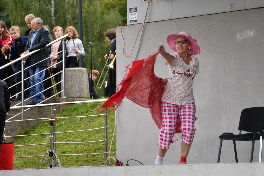 Wczoraj na terenie basenu letniego przy ul. Ratowników w Nowym Bytomiu odbyła się wyjątkowa impreza dla starszych mieszkańców naszego miasta. W imprezie wzięli udział seniorzy z naszego miasta.

fot. Jacek Knapik