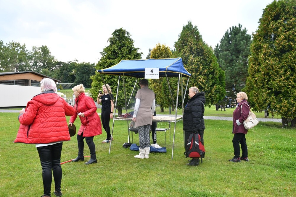 Wczoraj na terenie basenu letniego przy ul. Ratowników w Nowym Bytomiu odbyła się wyjątkowa impreza dla starszych mieszkańców naszego miasta. W imprezie wzięli udział seniorzy z naszego miasta.

fot. Jacek Knapik