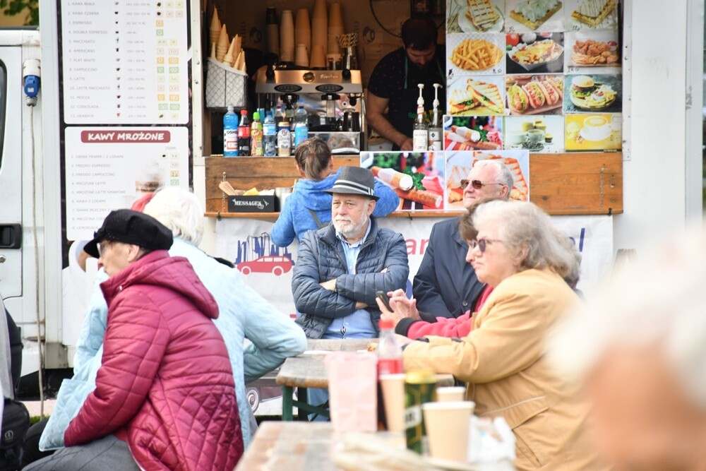 Wczoraj na terenie basenu letniego przy ul. Ratowników w Nowym Bytomiu odbyła się wyjątkowa impreza dla starszych mieszkańców naszego miasta. W imprezie wzięli udział seniorzy z naszego miasta.

fot. Jacek Knapik