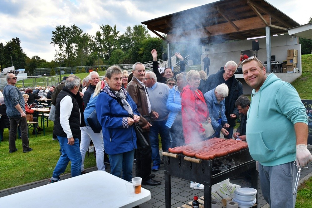 Wczoraj na terenie basenu letniego przy ul. Ratowników w Nowym Bytomiu odbyła się wyjątkowa impreza dla starszych mieszkańców naszego miasta. W imprezie wzięli udział seniorzy z naszego miasta.

fot. Jacek Knapik