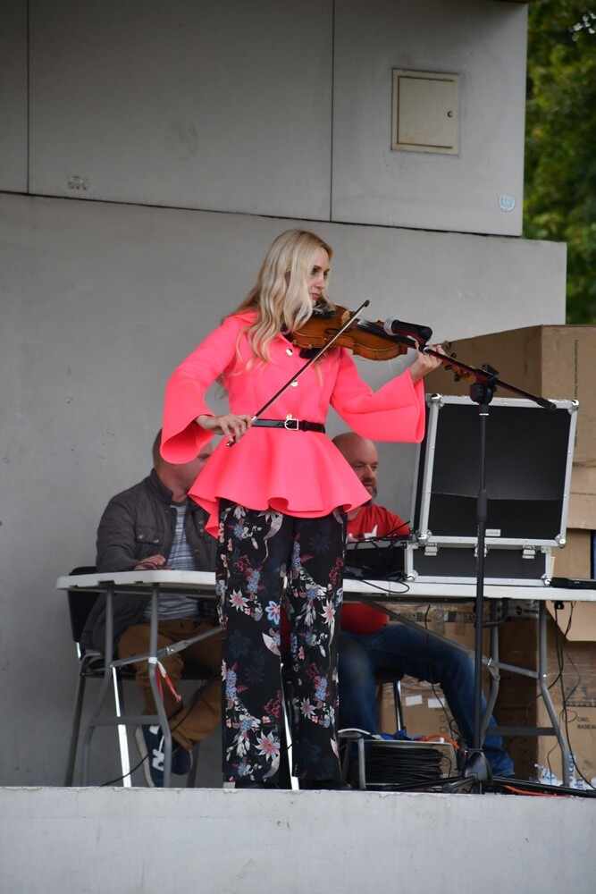 Wczoraj na terenie basenu letniego przy ul. Ratowników w Nowym Bytomiu odbyła się wyjątkowa impreza dla starszych mieszkańców naszego miasta. W imprezie wzięli udział seniorzy z naszego miasta.

fot. Jacek Knapik