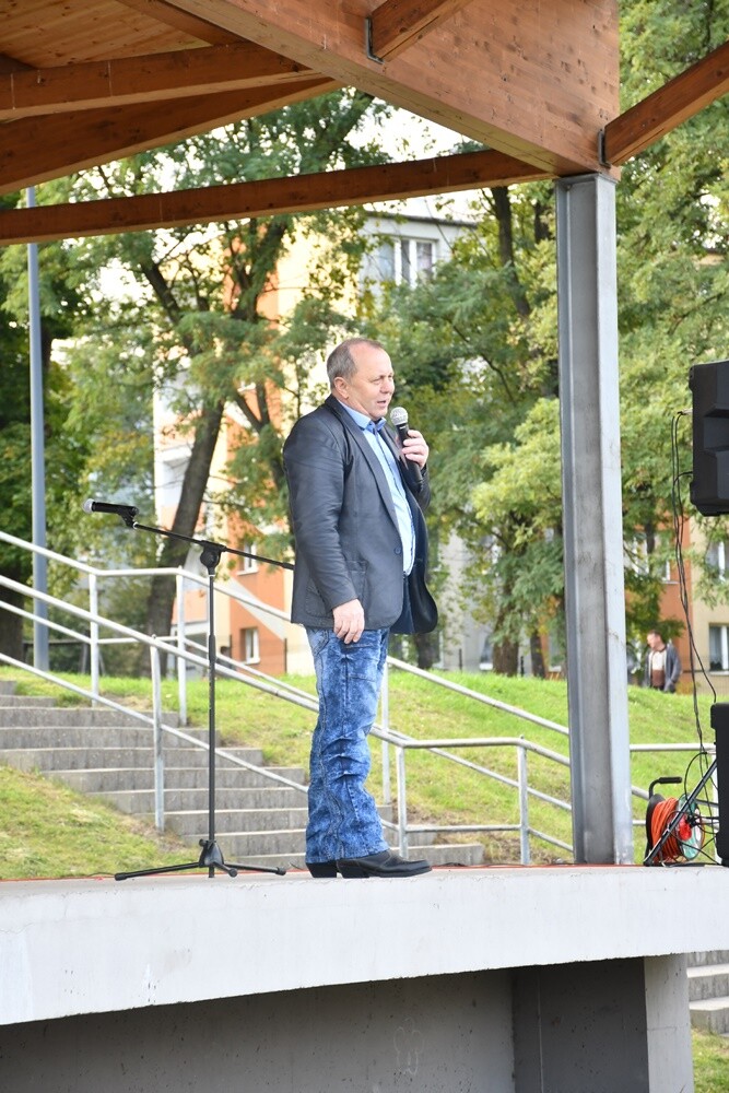 Wczoraj na terenie basenu letniego przy ul. Ratowników w Nowym Bytomiu odbyła się wyjątkowa impreza dla starszych mieszkańców naszego miasta. W imprezie wzięli udział seniorzy z naszego miasta.

fot. Jacek Knapik