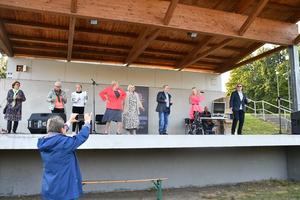 Wczoraj na terenie basenu letniego przy ul. Ratowników w Nowym Bytomiu odbyła się wyjątkowa impreza dla starszych mieszkańców naszego miasta. W imprezie wzięli udział seniorzy z naszego miasta.

fot. Jacek Knapik