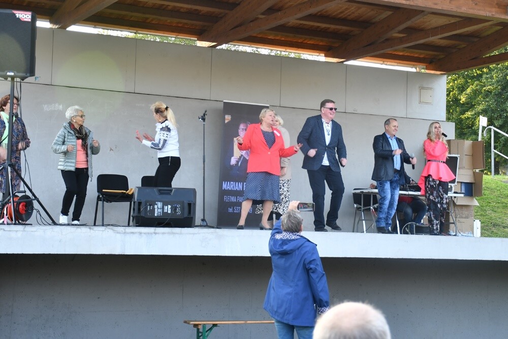 Wczoraj na terenie basenu letniego przy ul. Ratowników w Nowym Bytomiu odbyła się wyjątkowa impreza dla starszych mieszkańców naszego miasta. W imprezie wzięli udział seniorzy z naszego miasta.

fot. Jacek Knapik