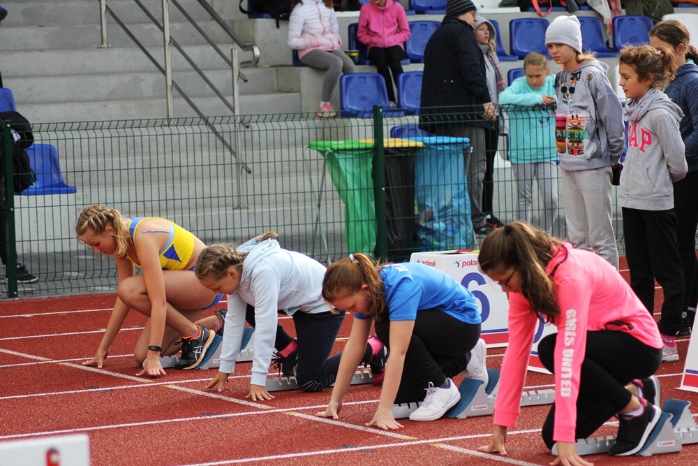 Kilkuset uczniów rudzkich szkół podstawowych wzięło udział w Igrzyskach Lekkoatletycznych dzieci.