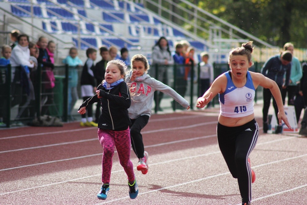 Kilkuset uczniów rudzkich szkół podstawowych wzięło udział w Igrzyskach Lekkoatletycznych dzieci.