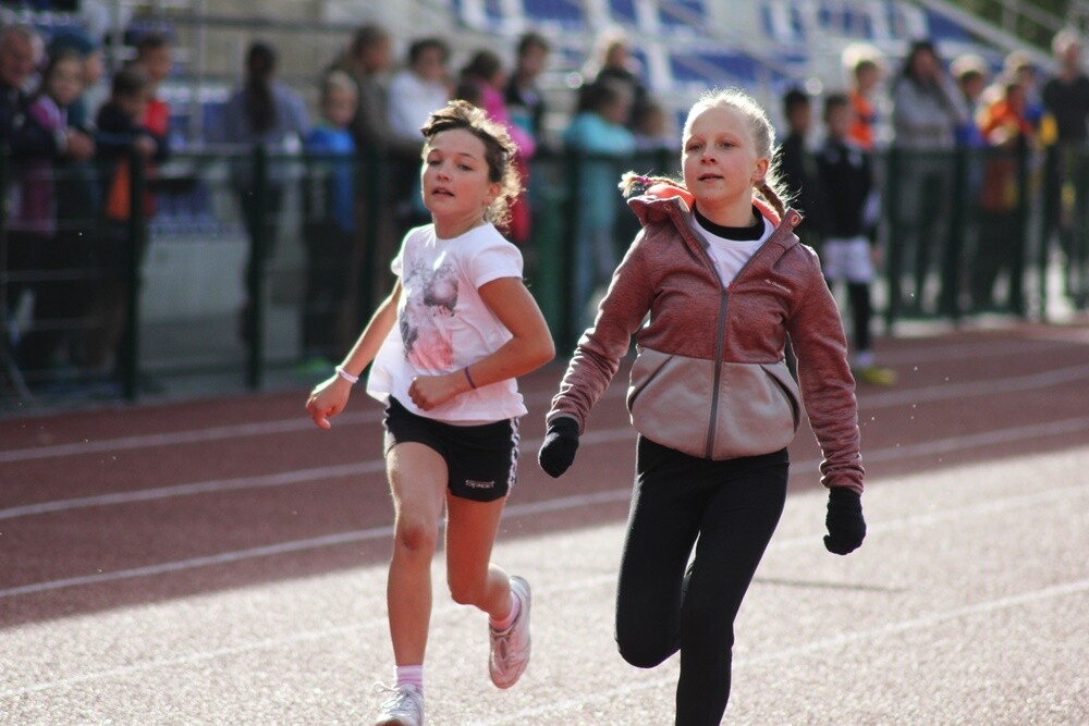 Kilkuset uczniów rudzkich szkół podstawowych wzięło udział w Igrzyskach Lekkoatletycznych dzieci.