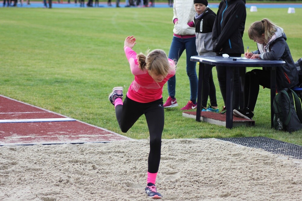Kilkuset uczniów rudzkich szkół podstawowych wzięło udział w Igrzyskach Lekkoatletycznych dzieci.