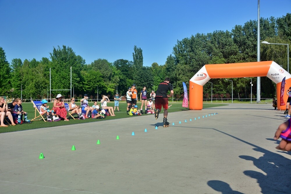 Wczoraj na Burloch Arenie odbył się II Festiwal Rolkowy. Impreza zgromadziła wielu miłośników jazdy na rolkach. Organizatorzy wydarzenia przygotowali wiele atrakcji zarówno dla najmłodszych, jak i dorosłych. 

fot. Jacek Knapik