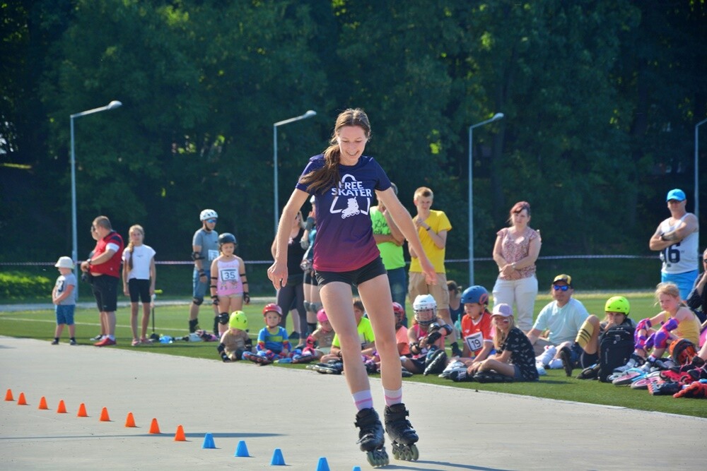 Wczoraj na Burloch Arenie odbył się II Festiwal Rolkowy. Impreza zgromadziła wielu miłośników jazdy na rolkach. Organizatorzy wydarzenia przygotowali wiele atrakcji zarówno dla najmłodszych, jak i dorosłych. 

fot. Jacek Knapik