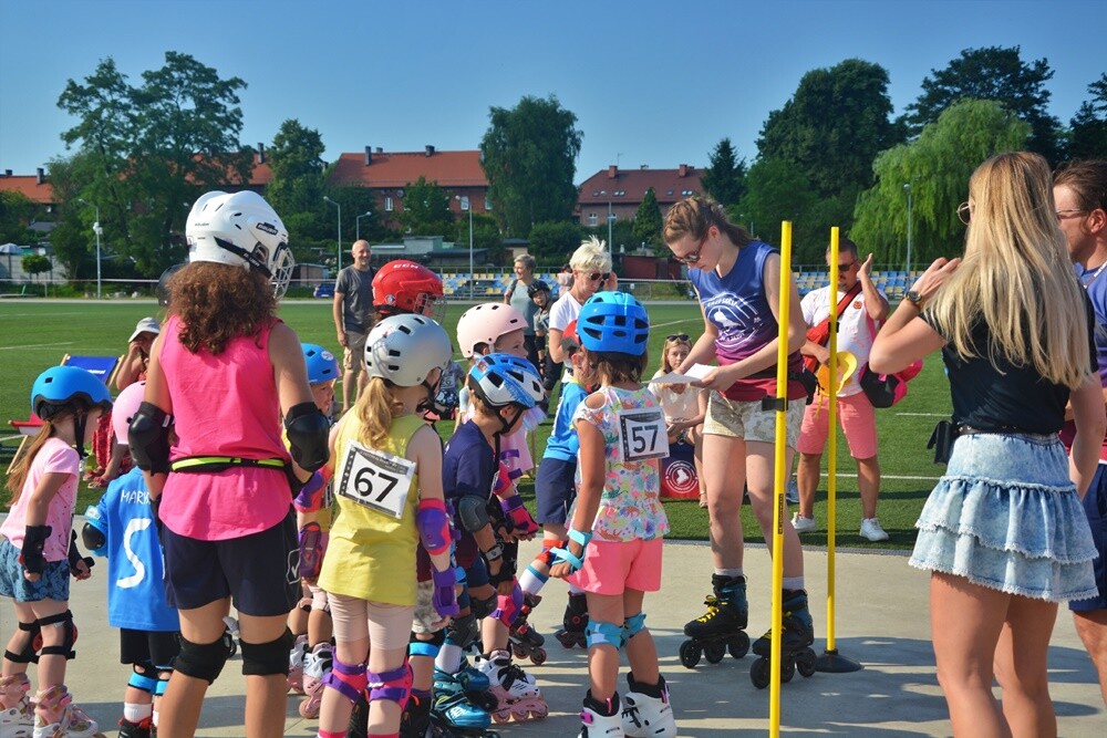 Wczoraj na Burloch Arenie odbył się II Festiwal Rolkowy. Impreza zgromadziła wielu miłośników jazdy na rolkach. Organizatorzy wydarzenia przygotowali wiele atrakcji zarówno dla najmłodszych, jak i dorosłych. 

fot. Jacek Knapik