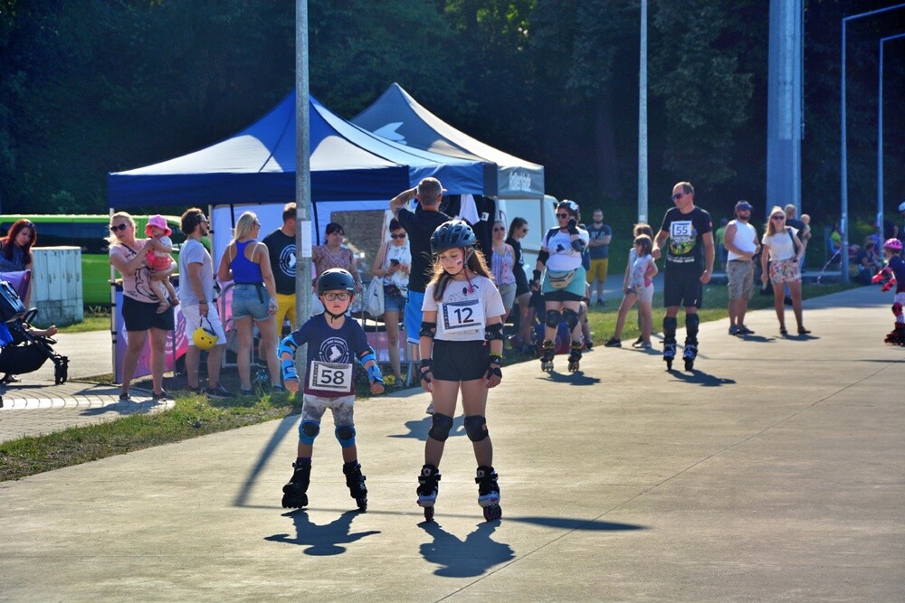 Wczoraj na Burloch Arenie odbył się II Festiwal Rolkowy. Impreza zgromadziła wielu miłośników jazdy na rolkach. Organizatorzy wydarzenia przygotowali wiele atrakcji zarówno dla najmłodszych, jak i dorosłych. 

fot. Jacek Knapik