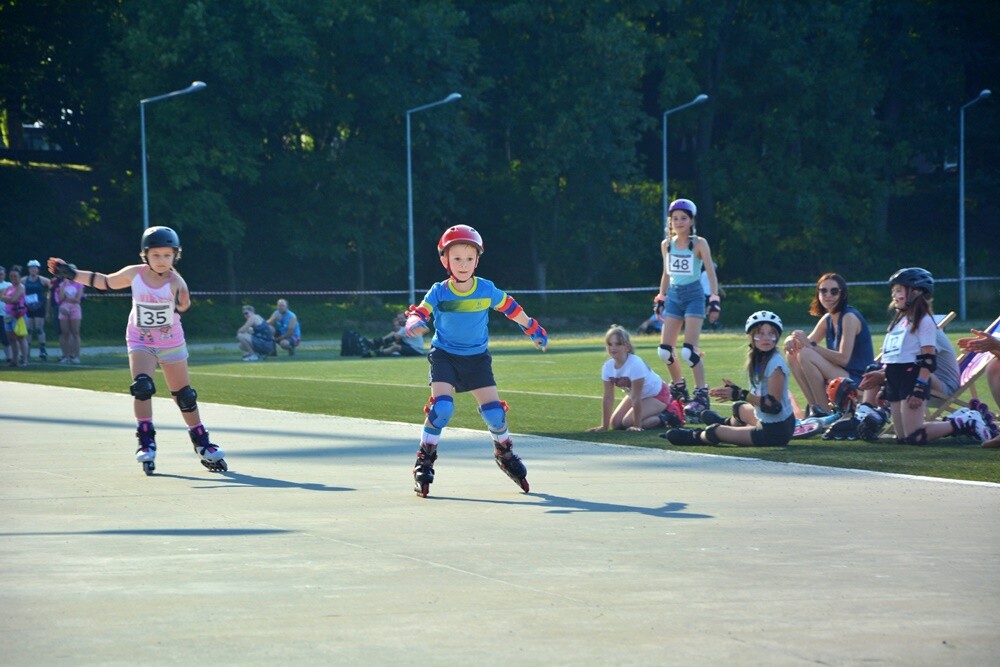 Wczoraj na Burloch Arenie odbył się II Festiwal Rolkowy. Impreza zgromadziła wielu miłośników jazdy na rolkach. Organizatorzy wydarzenia przygotowali wiele atrakcji zarówno dla najmłodszych, jak i dorosłych. 

fot. Jacek Knapik