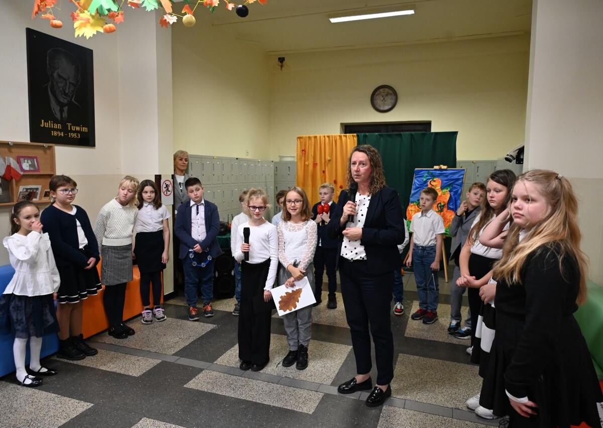 Wczoraj przy SP nr 21 w Rudzie Śląskiej powstała nowa przestrzeń edukacyjna z dziewięcioma interaktywnymi urządzeniami / fot. UM Ruda Śląska