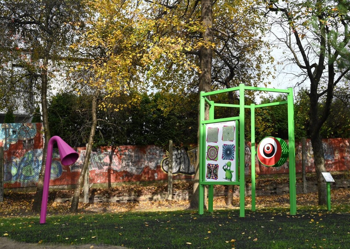 Wczoraj przy SP nr 21 w Rudzie Śląskiej powstała nowa przestrzeń edukacyjna z dziewięcioma interaktywnymi urządzeniami / fot. UM Ruda Śląska