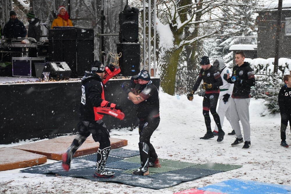 Tradycji stało się zadość, 17 grudnia w Rudzie zorganizowano już po raz czwarty Jarmark Bożonarodzeniowy. 

fot. Jacek Knapik