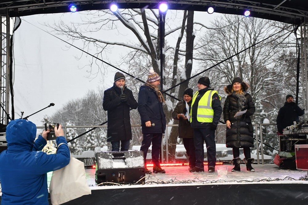 Tradycji stało się zadość, 17 grudnia w Rudzie zorganizowano już po raz czwarty Jarmark Bożonarodzeniowy. 

fot. Jacek Knapik