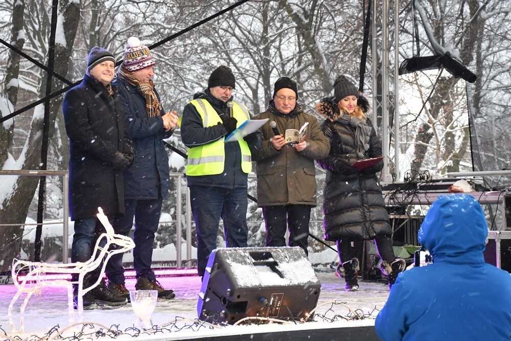 Tradycji stało się zadość, 17 grudnia w Rudzie zorganizowano już po raz czwarty Jarmark Bożonarodzeniowy. 

fot. Jacek Knapik